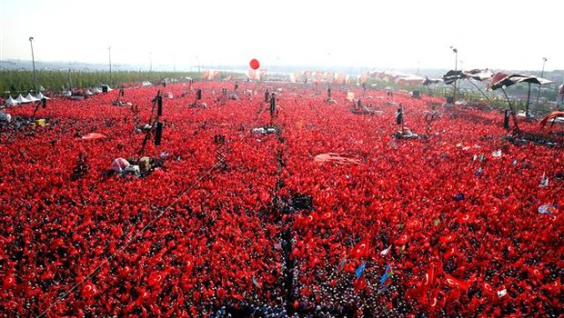 You are currently viewing 5 milyon insan: Yenikapı, demokrasiye doğru yeni bir kapı…