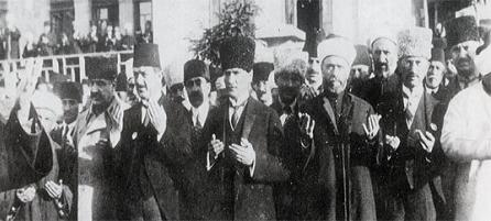 You are currently viewing Mukayeseli tarih mi istersiniz, yoksa kızıl elma ülküsü mü? Atatürk mü, Tayyip Erdoğan mı? Hepsi bu yazıda..