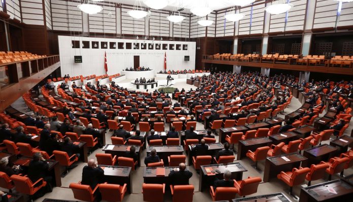 You are currently viewing 1. Tasarının altındaki imza sahiplerine yazık oldu.. 2. Parayla fikri değişen yeni tip politikacı..