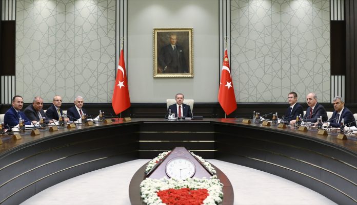 You are currently viewing Tuğrul Türkeş.. John Grisham’ın son romanı.. FETÖ olayına yaklaşımı şimdi daha iyi anlıyorum..