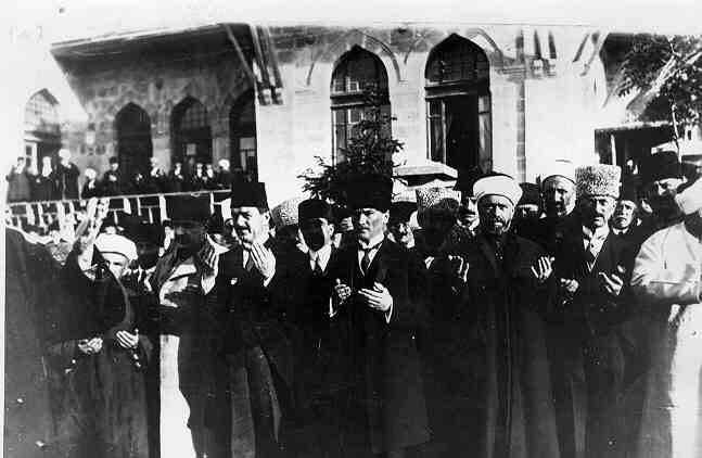 You are currently viewing ‘Tek adam’ tartışmasına tarihten bir katkı.. Mustafa Kemal ve Tayyip Erdoğan projeleri..