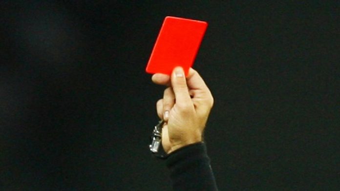You are currently viewing Referandum futbol maçı olsaydı.. sarı ve kırmızı kartlar uçuşmaya başlamıştı..
