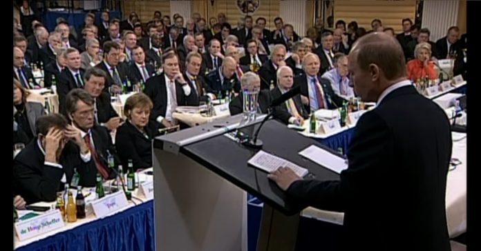 You are currently viewing Putin bugünleri 10 yıl önce anlatmıştı.. Münih’te.. Deniz Baykal’la birlikteydik..