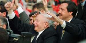 Read more about the article 28 Şubat’a meydan okuyan medya AKP’nin önünü açmıştı.. Mahalle kavgasıyla..