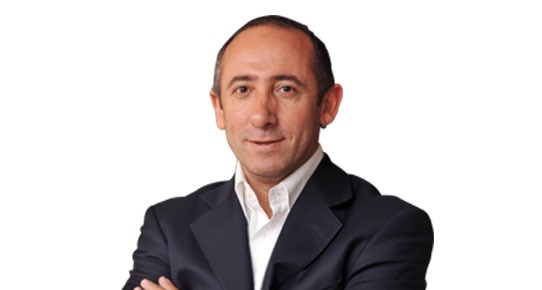You are currently viewing Murat Aksoy’u tanırım.. Gazetecilik ateşiyle yanan bir genç adamdır..