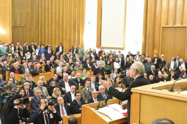 You are currently viewing İktidara kızmak yetmez, CHP kendisinden bekleneni yerine getirse ya…