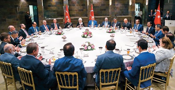 You are currently viewing Cumhurbaşkanı Erdoğan’ın medya iftarı ve ‘yeni normal’ üzerine…