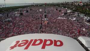 Read more about the article Muhalefet AK Parti’yi getirdiği yeni sistemin kurbanı haline dönüştürmeyi planlıyor gibi…