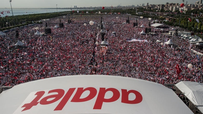 You are currently viewing Muhalefet AK Parti’yi getirdiği yeni sistemin kurbanı haline dönüştürmeyi planlıyor gibi…