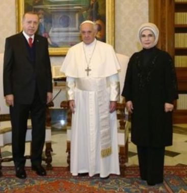 You are currently viewing Papa’ya para ödenmemiş işte. Vatikan ziyaretine ters bakmak gerekmez…