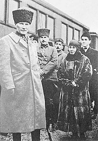 You are currently viewing Bugün ile Cumhuriyet’e gidilen 1920’ler.. Benziyor mu? Bir tanığın gözlemleri…