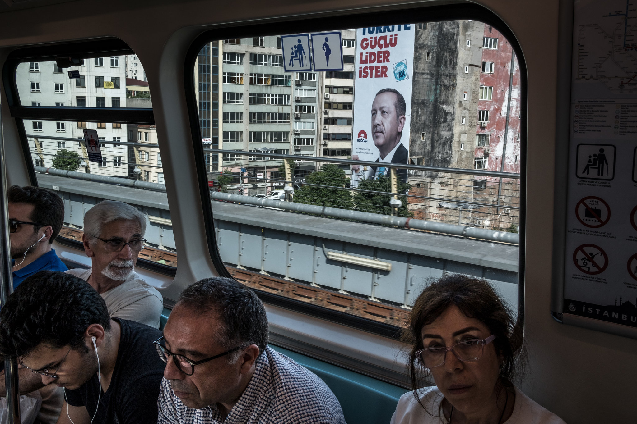 You are currently viewing Beyin göçü var mı, yok mu? NYT 'Var', Cumhurbaşkanlığı 'Yok' diyor.. Benim görüşüm ise…
