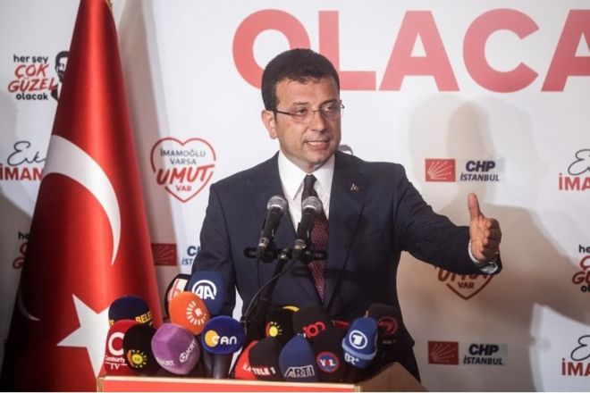 You are currently viewing İstanbul’u İmamoğlu kazandı, ‘hafızasız’ bir partiye dönüşen AK Parti Türkiye’yi de kaybeder mi?
