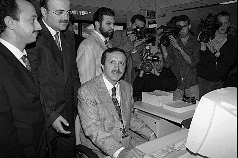 You are currently viewing Erdoğan’a yapılan haksızlığa birlikte karşı çıktıklarımızın bazısı bugün neler yazıyor öyle.. Tarih şaşmaz bir tanıktır, unutulmasa iyi olur…