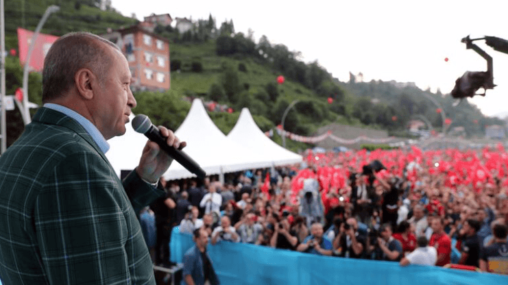 You are currently viewing AK Parti 18. kuruluş yıldönümünü bugün kutluyor.. Ben de bu yazımla AK Parti’ye “Nice yıllara” diyorum…