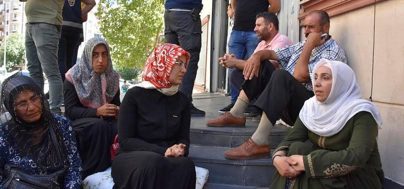 You are currently viewing Annelerin eylemi HDP’yi ürkütmemeli; siyasi partiler sorun çözmek için varlar…