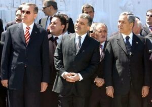 Read more about the article Bülent Arınç ne yapıyor, AK Parti ve Külliye neden tepki veriyor? Sebebi en fazla AK Parti’yi ilgilendiriyor…