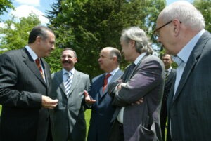 Read more about the article AK Parti’ye bakarak düne ve bugüne dair bir dizi sorum var.. Hazır mısınız?