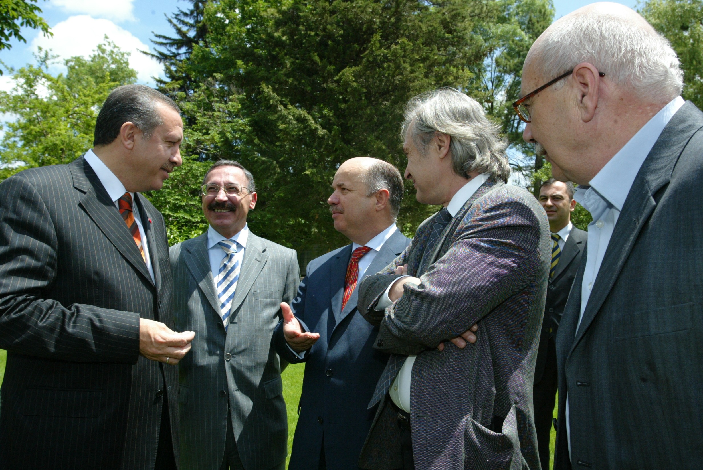 You are currently viewing AK Parti’ye bakarak düne ve bugüne dair bir dizi sorum var.. Hazır mısınız?