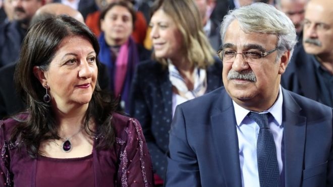 You are currently viewing ‘Siyaset 101’ denemesi: Türkiye’de eski ve yeni partiler ilk kez siyaset zeminini genişletme çabasındalar…