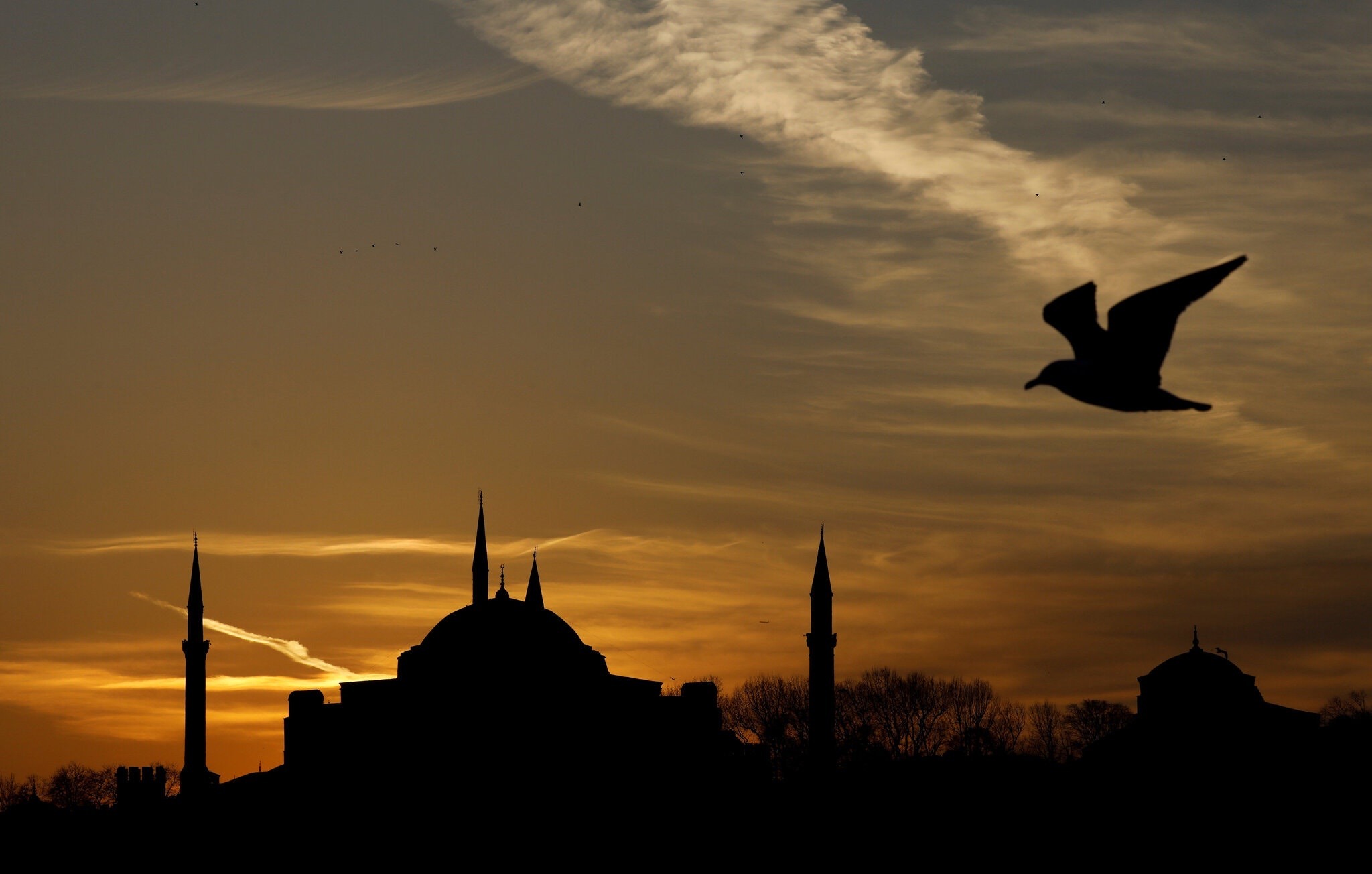 You are currently viewing Ayasofya’da ilk cuma namazı.. Özal’ın da rüyasıydı.. Kimler davetli, kimler davetli değil?