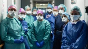 Read more about the article Onu kapat, bunu böl, dikensiz gül bahçesi özlemi yerine gelsin.. Oysa gül dikeniyle güzel…