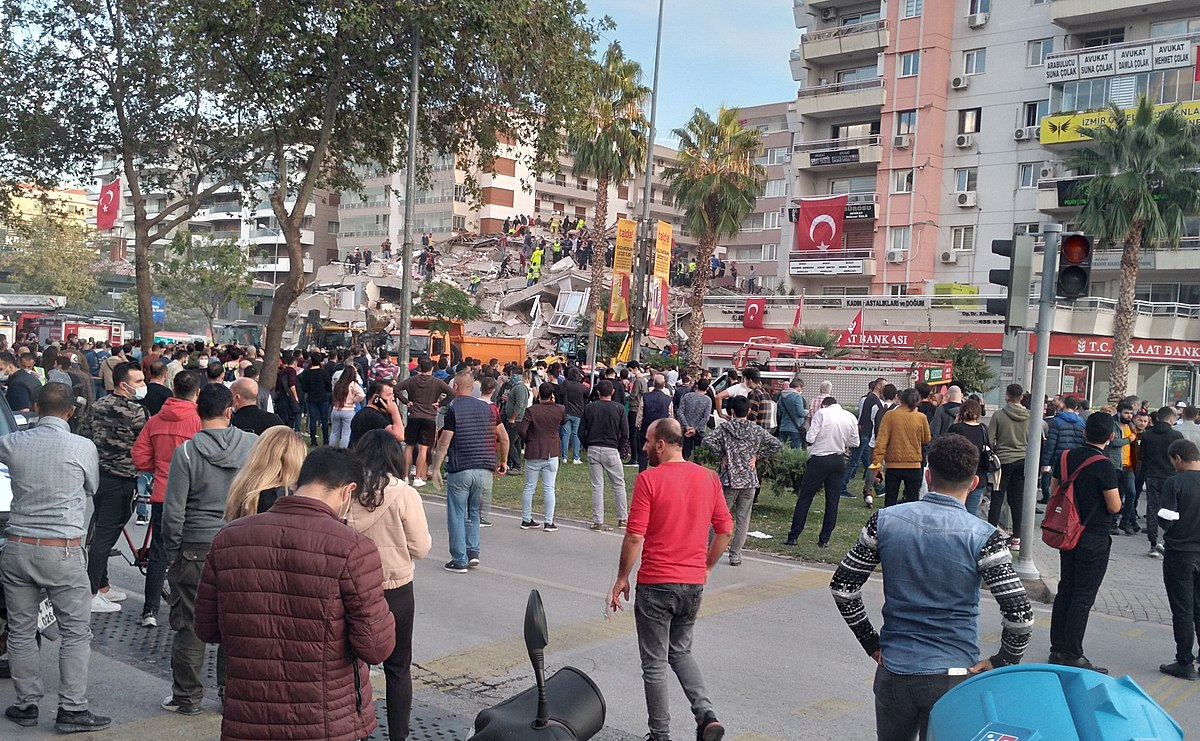 You are currently viewing İzmir depremi hepimizi sarsmalı, mümkünse titreyip kendimize gelmeliyiz