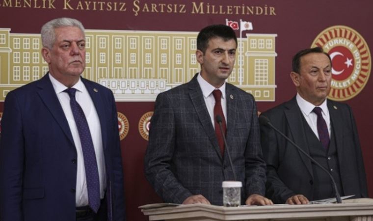 You are currently viewing CHP’den üç milletvekilinin istifası Türk siyasetinin hayrına olabilir…