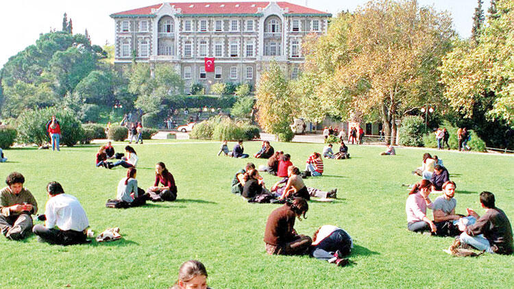 You are currently viewing Üniversitelerle oyun oynuyoruz; oysa bildiğimiz anlamda üniversitelerin dönemi bitiyor…