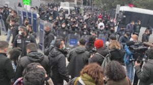 Read more about the article Demirel “Yollar yürümekle aşınmaz” derdi; o söz politikacıların kulaklarına küpe olmalı…