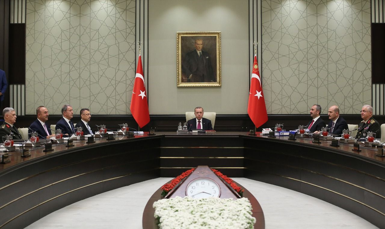You are currently viewing İktidara ‘güven’ aşımı kendini belli etmeye başladı.. İktidar da bunun farkında…