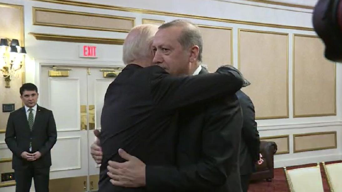 You are currently viewing Erdoğan-Biden görüşmesini izlerken şimdiki kadar tedirgin olmamız gerekmeyebilirdi
