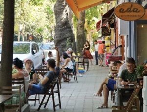 Read more about the article Kuzguncuk sahilinde kahvemi yudumlarken ilk seçimde sandığın nasıl şekilleneceği üzerine kafa yordum