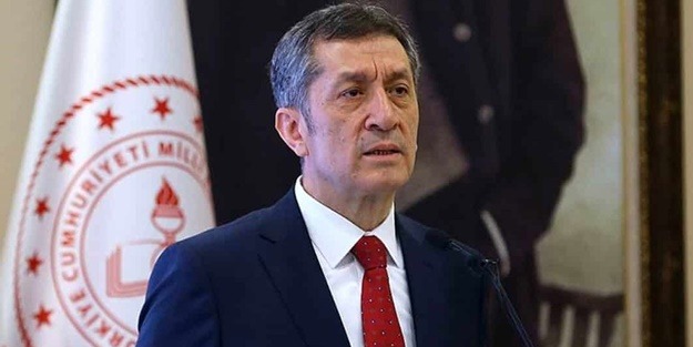 You are currently viewing Bir bakanın istifası üzerine: Siyaset günümüzde gerçek anlamda ateşten gömlek…