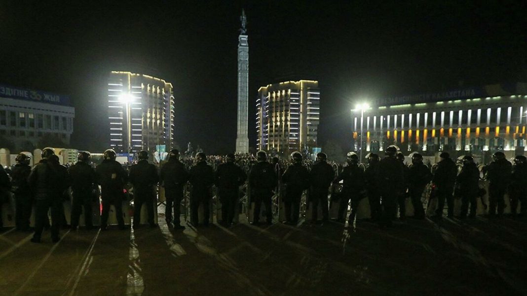 You are currently viewing Kazakistan kimindi, kimin yakın dostu oldu, şimdi kim onu geri alma yolunda?