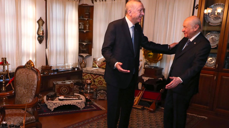 You are currently viewing İki lider dün öğle saatlerinde buluştu.. Ne konuştular acaba?