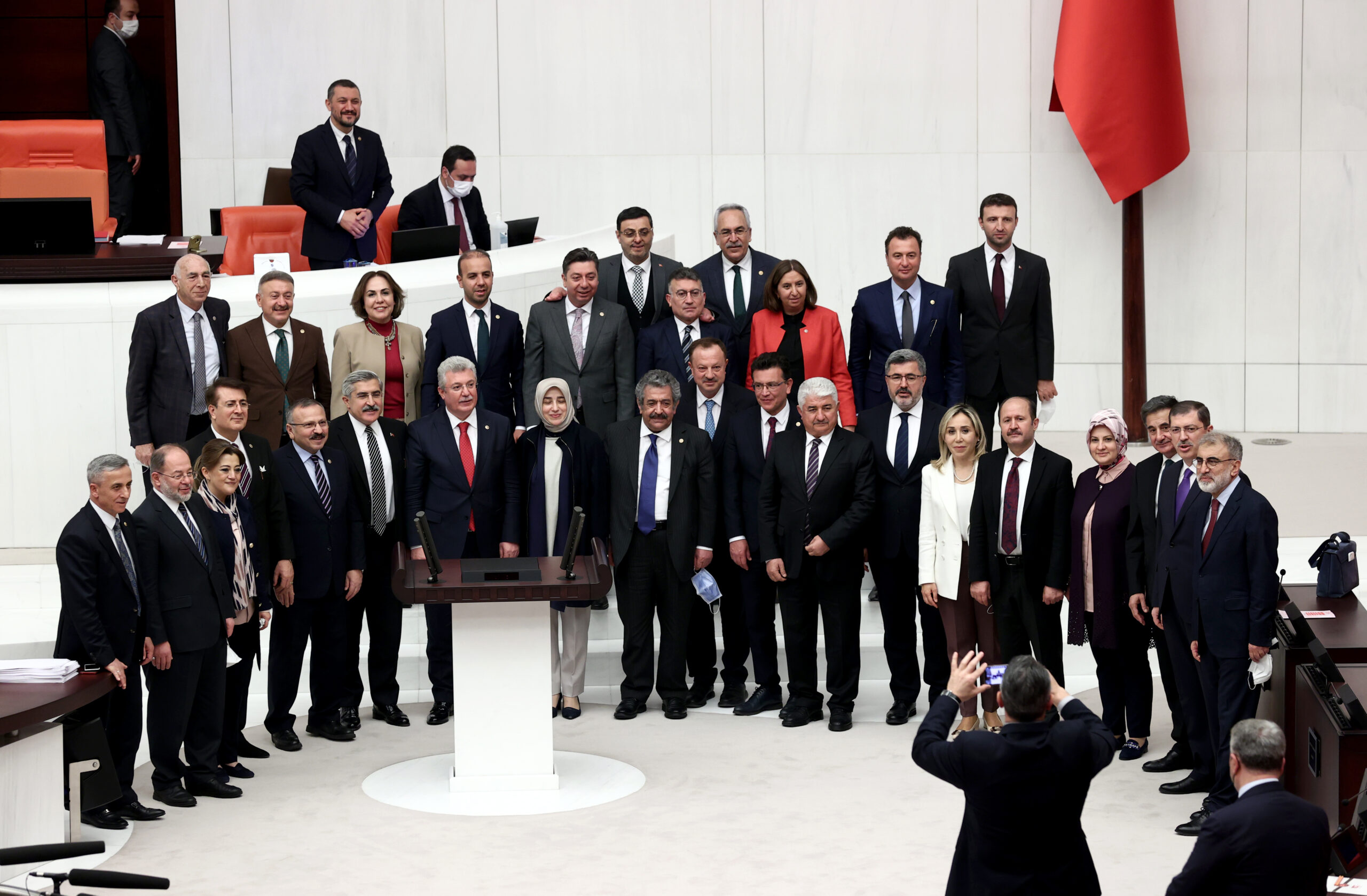 You are currently viewing Meclis’te çoğunluğa sahip olanın muhalefetin önünü kesmesi marifet mi?
