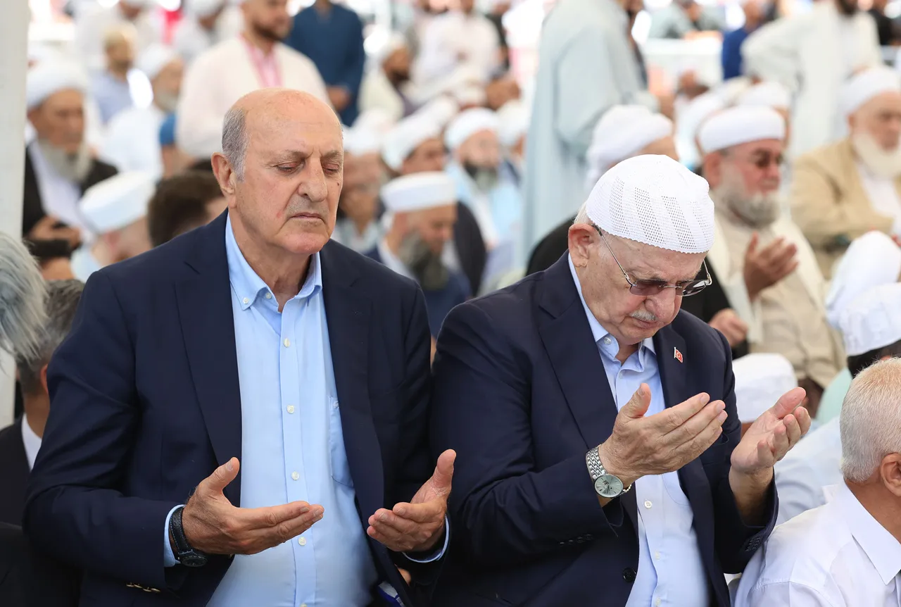 You are currently viewing İktidar cephesinin muhalefete bir şey yapması gerekmiyor, o işi muhalif medya ve örgütler üstlenmiş görünüyor…