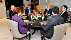 Read more about the article <strong>‘6’lı masa’yı ve ardından yayınlanan mesajları zenginleştirmenin zamanı geldi.. Geçiyor bile…</strong>