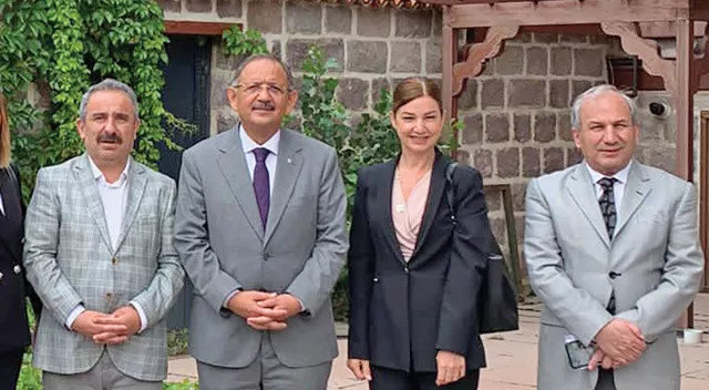You are currently viewing İktidarlar sona doğru ne yapsalar kendilerini beğendiremezler.. AK Parti de bugün o durumda… 