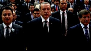 Read more about the article AK Parti iktidarda ve birileri ‘ihanet’ ile suçlanıyor.. ‘İhanet’ iktidardan düşünce görülür…