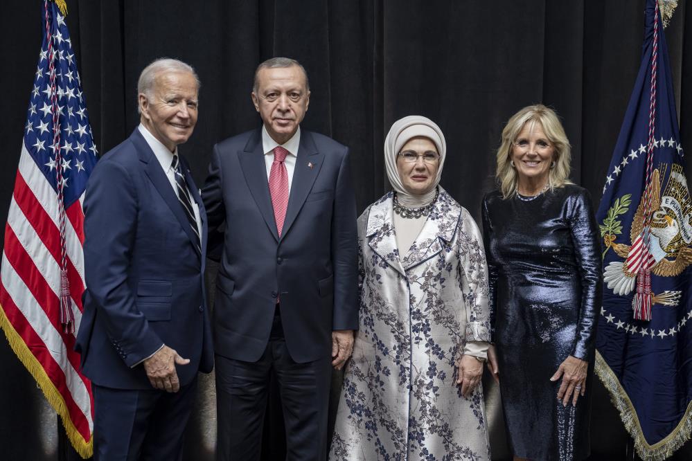 You are currently viewing Sonunda Biden – Erdoğan aileleri bir fotoğrafta buluştu.. Sorunlar ise devam ediyor…