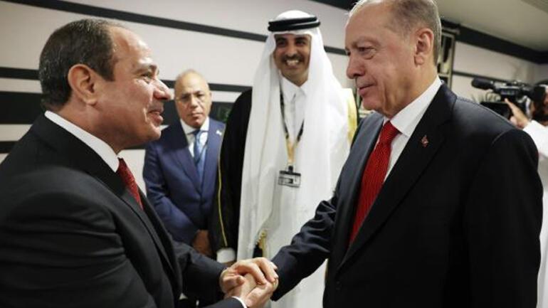 You are currently viewing <strong>Cumhurbaşkanı dünya kupasında, el-Sisi ile aynı fotoğrafta… Ve benim gözümde Hıncal Uluç…</strong>