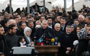 Read more about the article Deprem öncesi ve hemen sonrasında hatalar yapıldı.. Hiç değilse geleceğe dönük hatalardan kaçınılmalı…