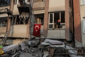 Read more about the article İktidar ve yakın çevresinin iletişim yanlışları giderek kendi aleyhlerine bir hava oluşturuyor…