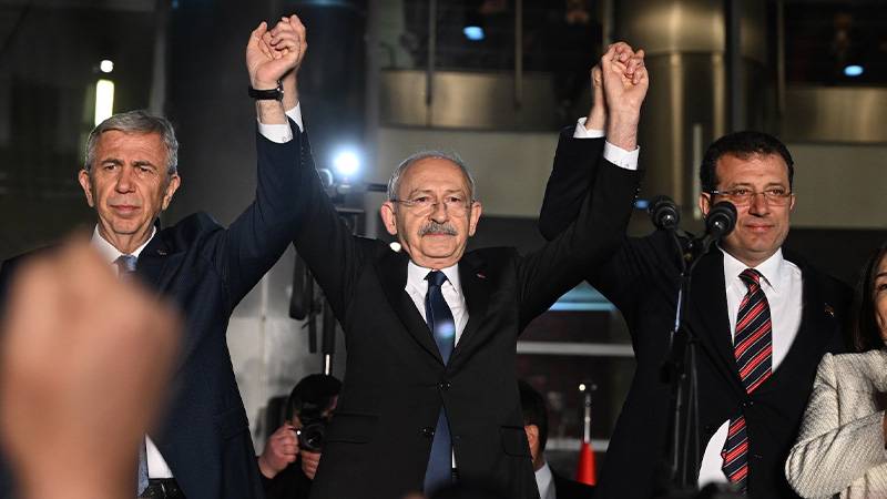 You are currently viewing Şarkılarla politik hayatımızın -daha doğrusu son 72 saatin- özeti