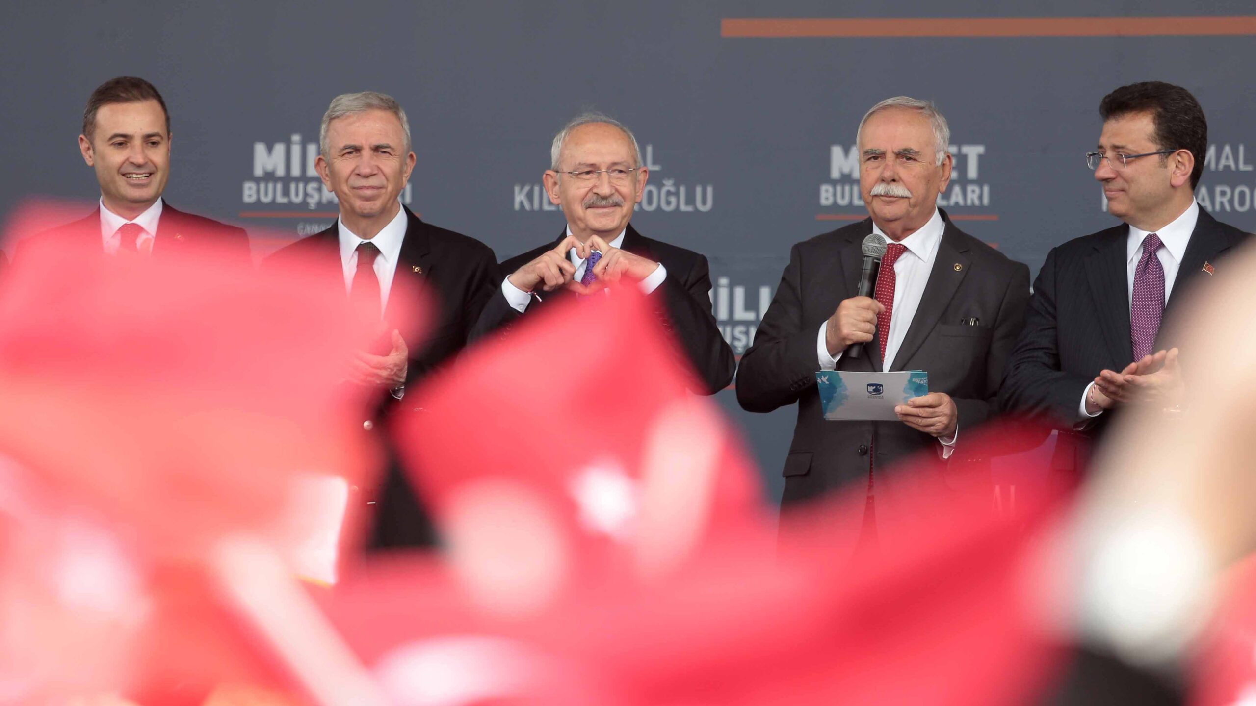 You are currently viewing Seçime doğru: Eksen fena halde kayıyor, ancak ekseni bu defa iktidar değil muhalefet kaydırıyor…