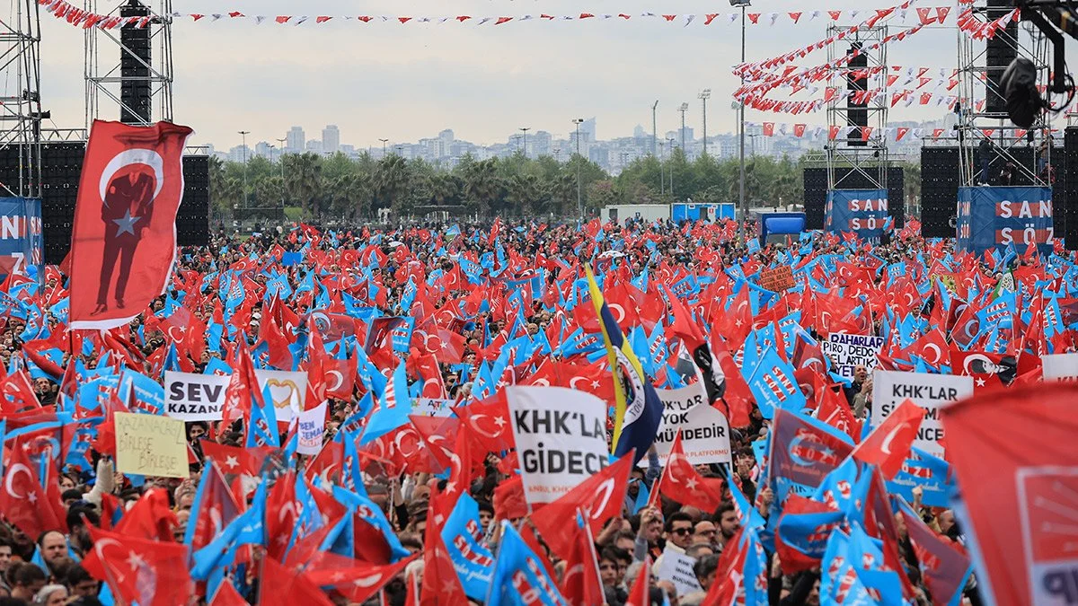You are currently viewing Seçime doğru: İstanbul mitingleri bir ölçüyse.. Dünkü miting bana değişimi getiren 2002’yi hatırlattı…