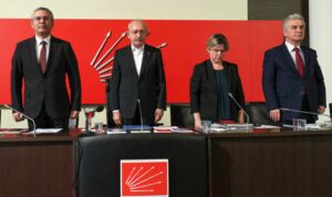 Read more about the article CHP’yi izlerken aklıma zehirli sorular geliyor