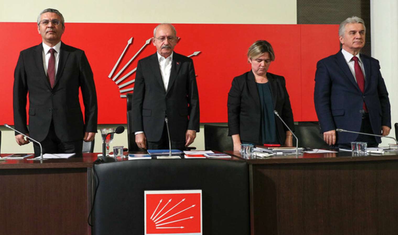 You are currently viewing CHP’yi izlerken aklıma zehirli sorular geliyor